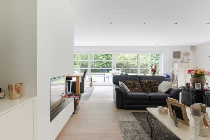 Timeless villa on a spacious, wooded plot in Kapellen