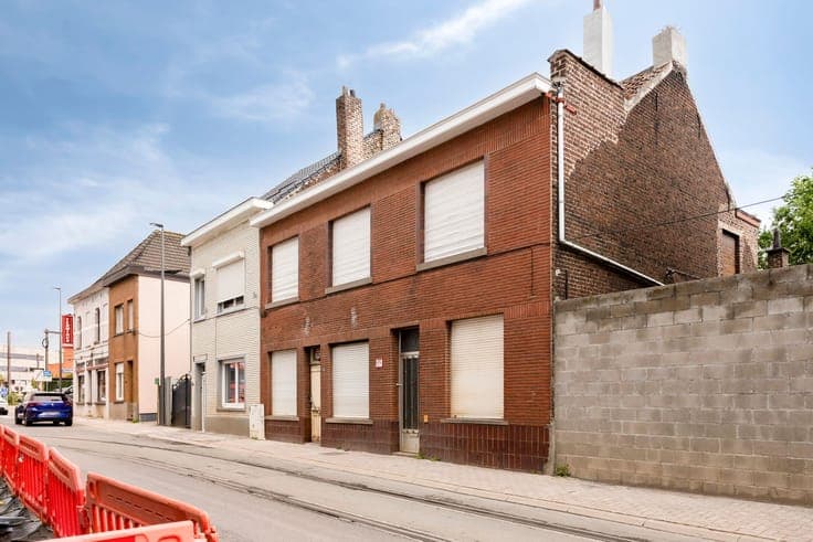 Mixed-use building to renovate in Groot-Bijgaarden