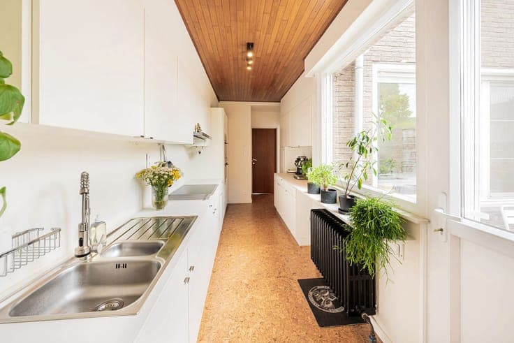 Trendy family home with a spacious, lush garden!