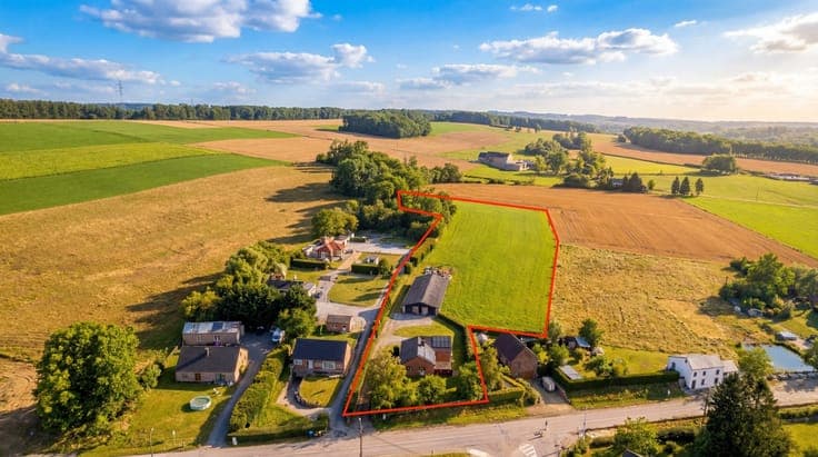 Villa de plain pied + Entrepôt + terrain agricole