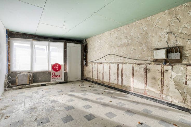 Commercial property with apartment and studio for sale in Ad