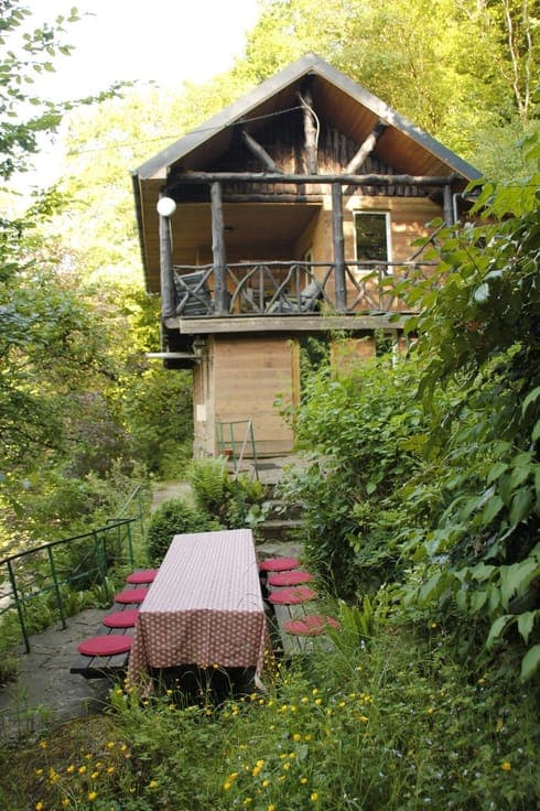 Unique, move-in ready, fully furnished holiday home on the L