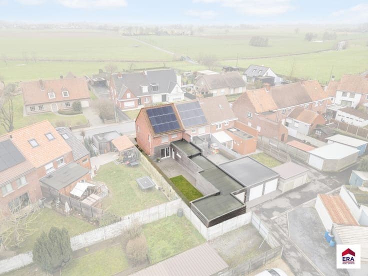 Semi-detached home with garden & double garage