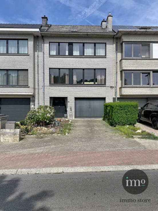 Big house with garden and garage