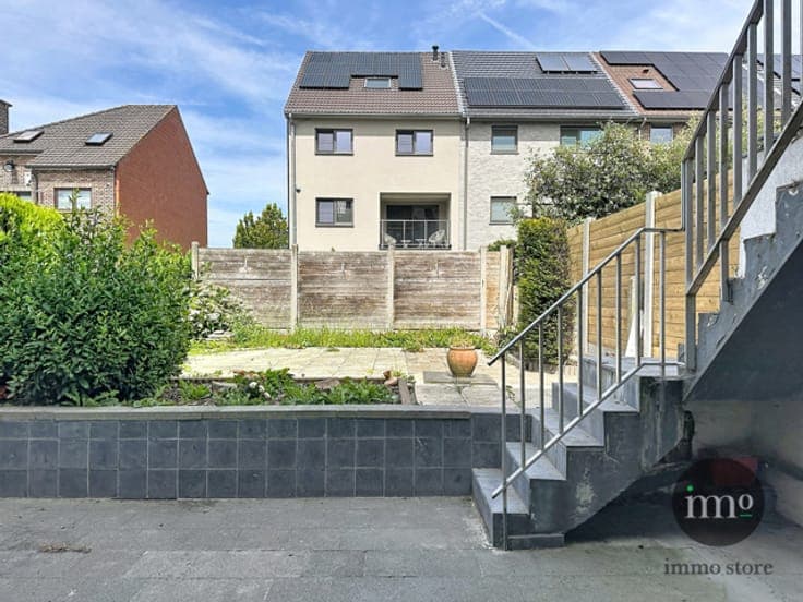 Big house with garden and garage