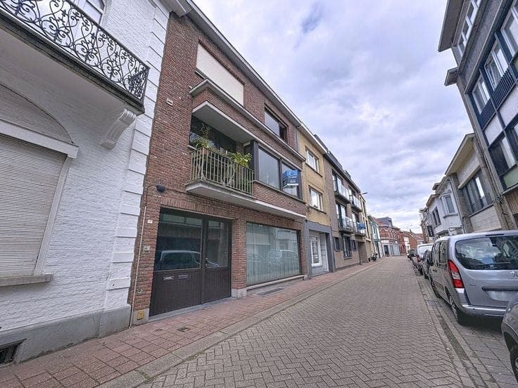 Bijzonder ruime handelswoning vlakbij de Kursaalstraat