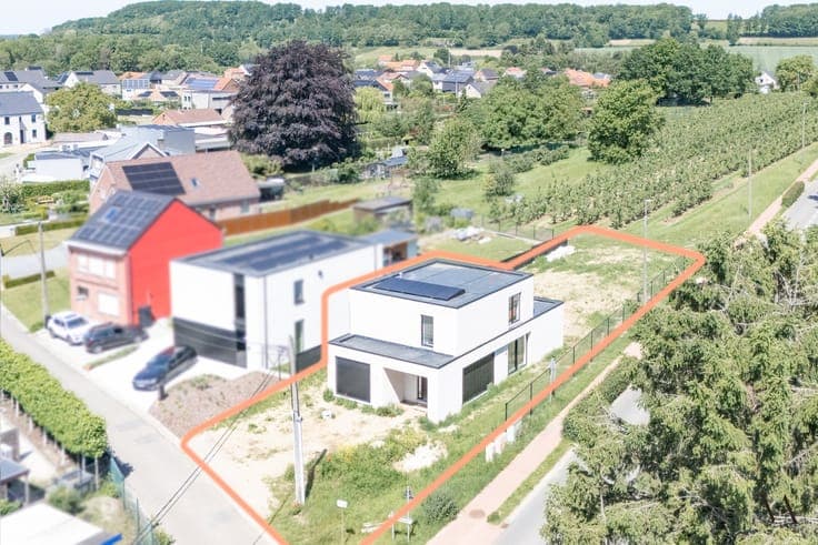 Energiezuinige BEN-woning omringd door boomgaarden in Wez...