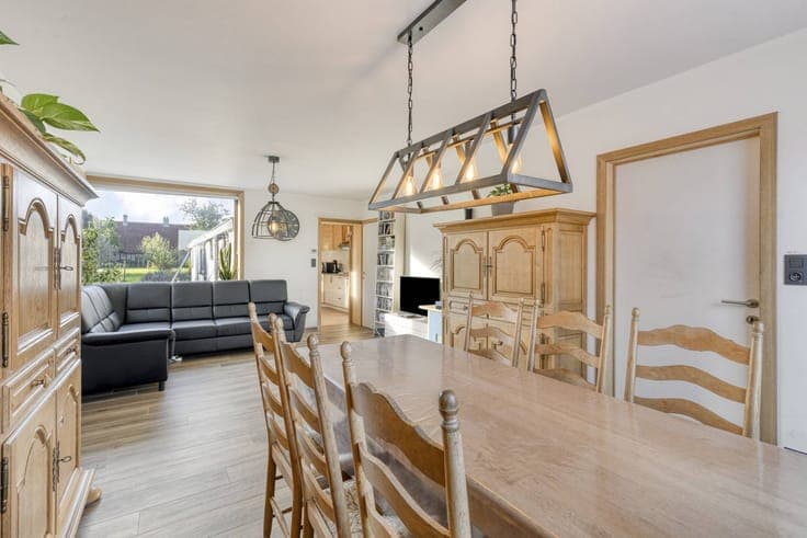 House for sale with three bedrooms on 1156m² of land area