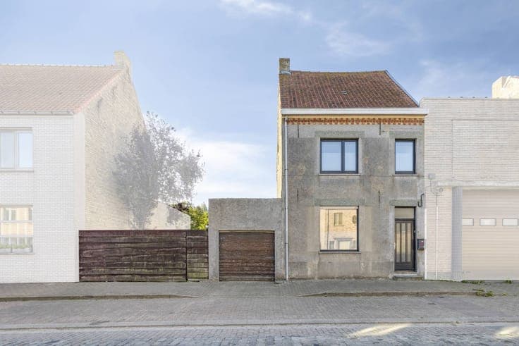 House for sale with three bedrooms on 1156m² of land area