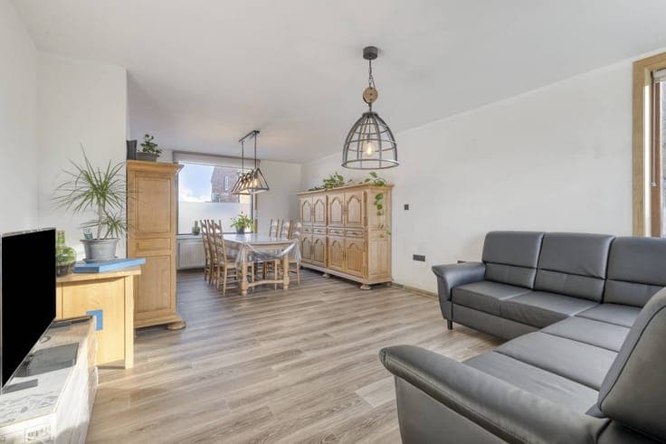 House for sale with three bedrooms on 1156m² of land area