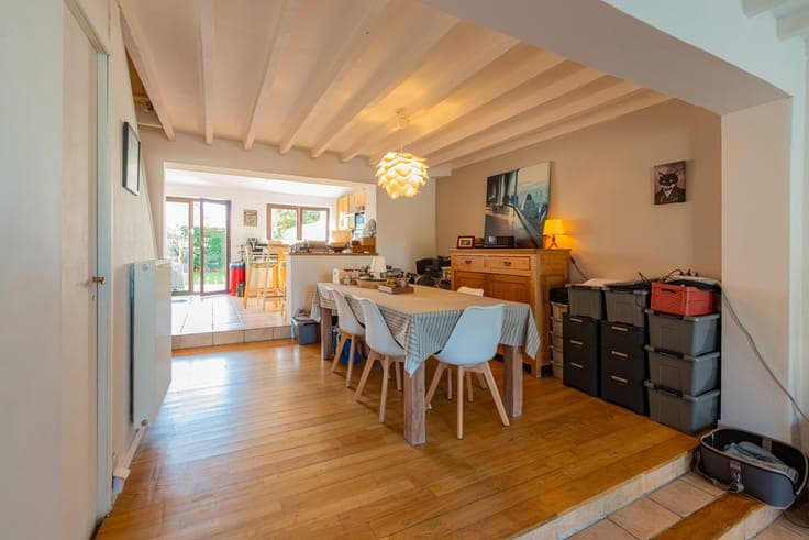 Ready-to-move-in 2-bedroom house with sunny garden