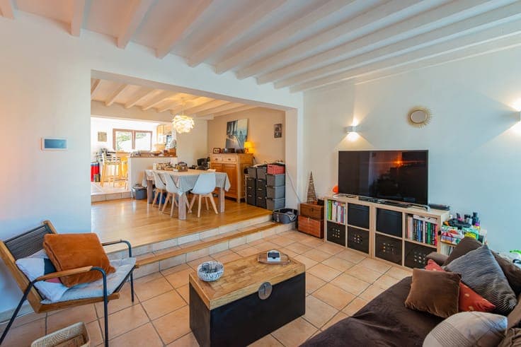 Ready-to-move-in 2-bedroom house with sunny garden
