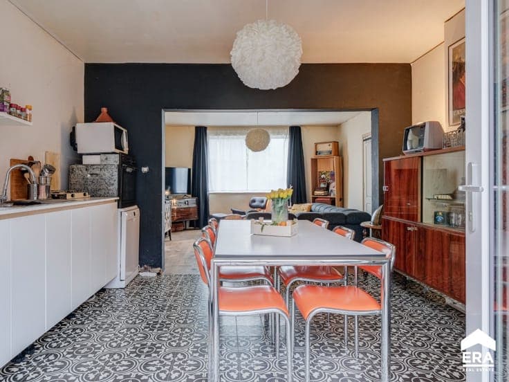 Semi-detached house with potential in Geetbets