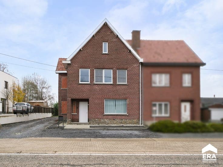 Semi-detached house with potential in Geetbets