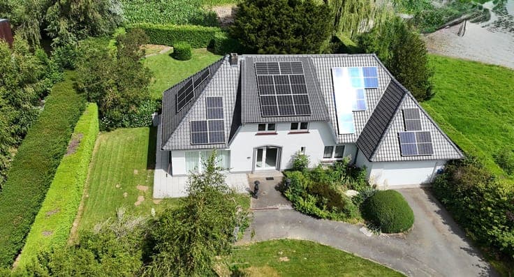 Stunning villa with high-quality finishes and modern technol
