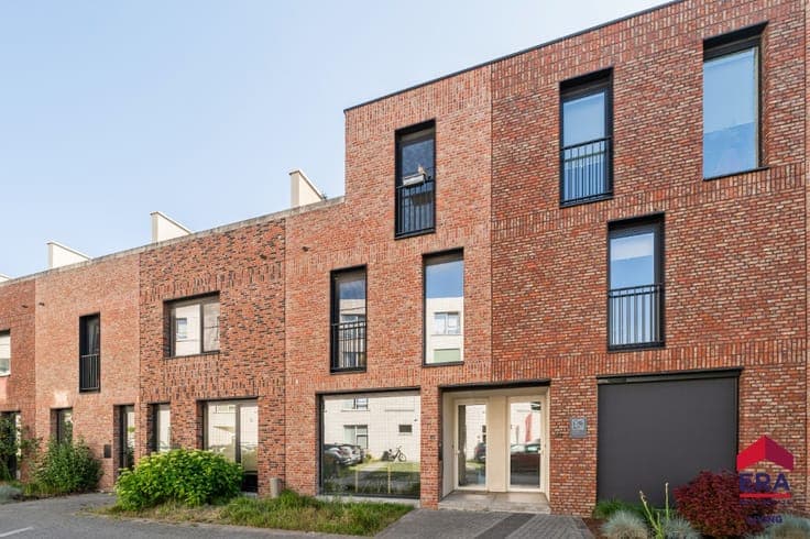 Recent low-energy home with garden, 2 terraces and parking