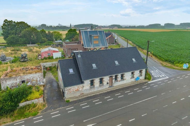 Detached 3-bedroom house with garden