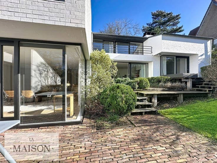 Uccle Fond Roy superb Villa Corbiau ideally located.