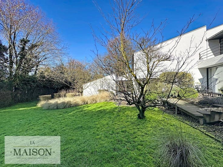 Uccle Fond Roy superb Villa Corbiau ideally located.