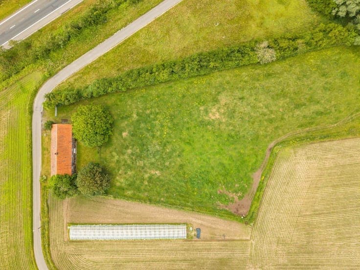 Charming house on a large plot with rural views and easy ac