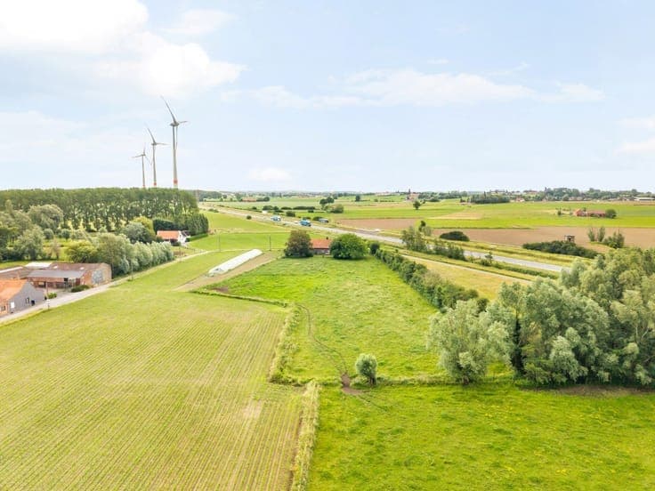 Charming house on a large plot with rural views and easy ac