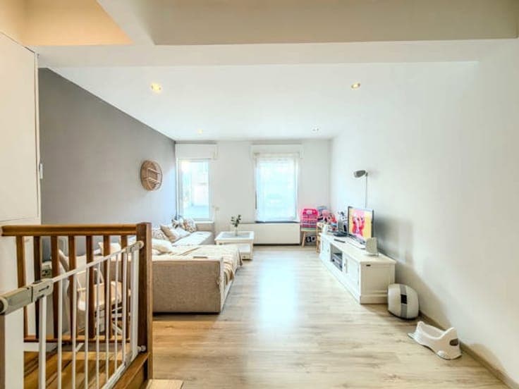 CHARMING 3-BEDROOM HOUSE WITH GARDEN