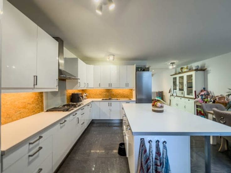 CHARMING 3-BEDROOM HOUSE WITH GARDEN