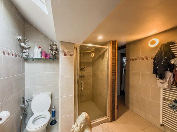 CHARMING 3-BEDROOM HOUSE WITH GARDEN
