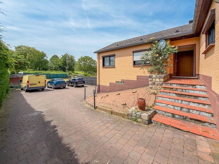 Villa 2 chambres de plain-pied avec jardin & garage & prkg.
