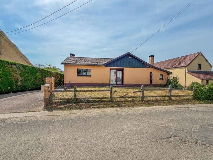 Villa 2 chambres de plain-pied avec jardin & garage & prkg.