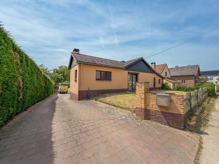Villa 2 chambres de plain-pied avec jardin & garage & prkg.