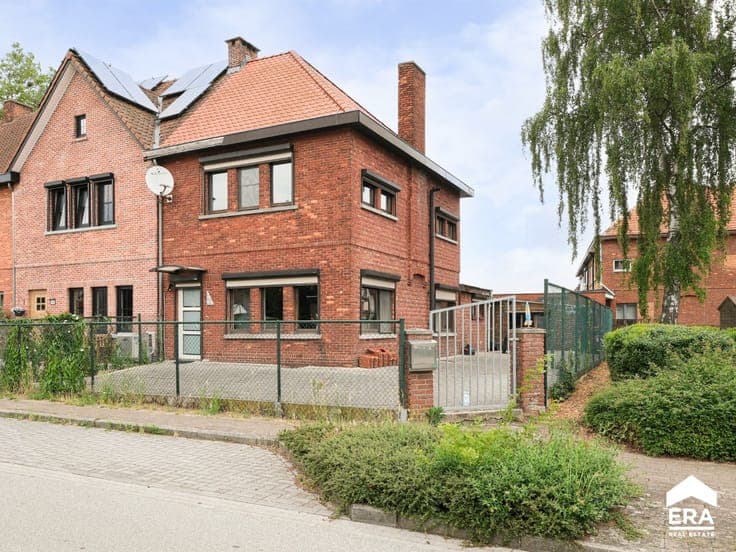 Semi-detached family home with garden in Genk