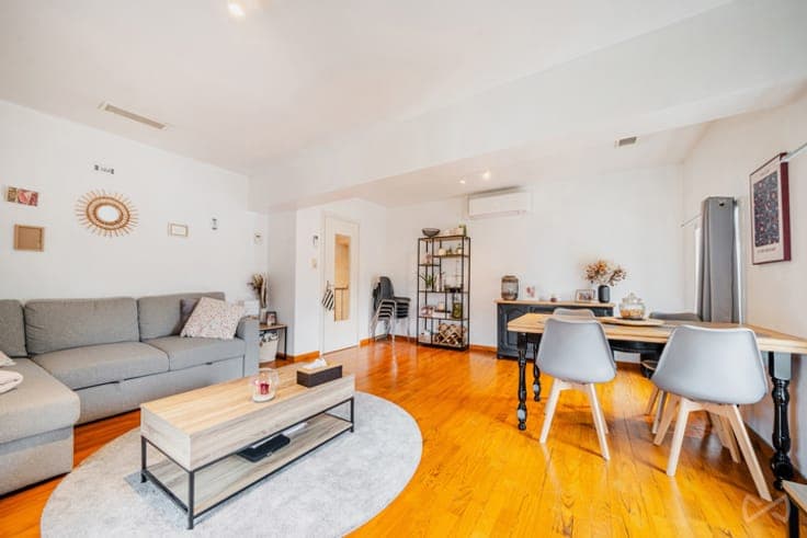 Building of report including two apartments–ideal for invest