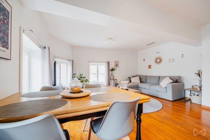 Building of report including two apartments–ideal for invest