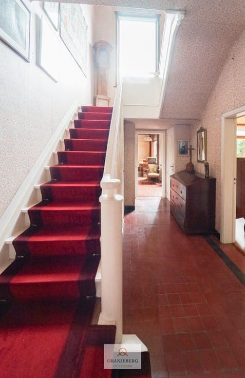 Charmante op te frissen woning met stadstuin!