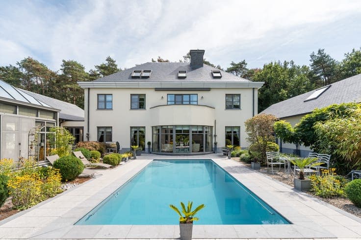 Exclusive villa with practice space in a prime location in G