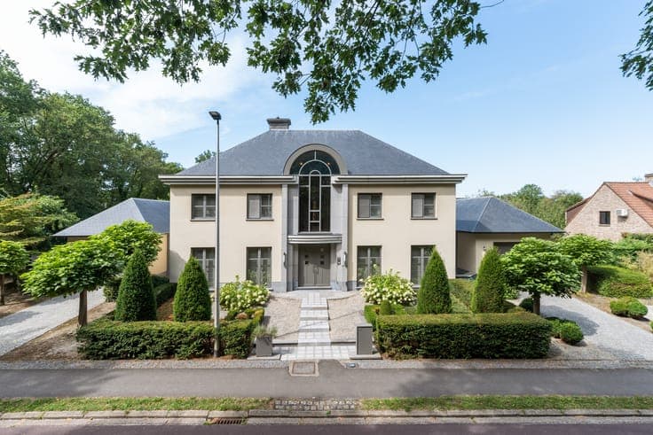 Exclusive villa with practice space in a prime location in G