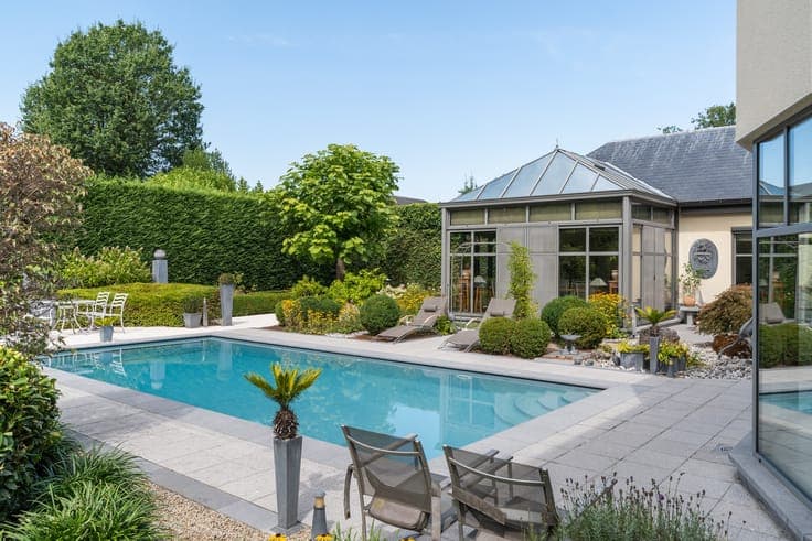 Exclusive villa with practice space in a prime location in G