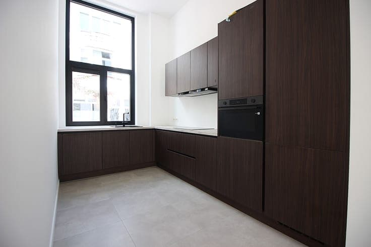 Renovated townhouse with high ceilings in a prime location