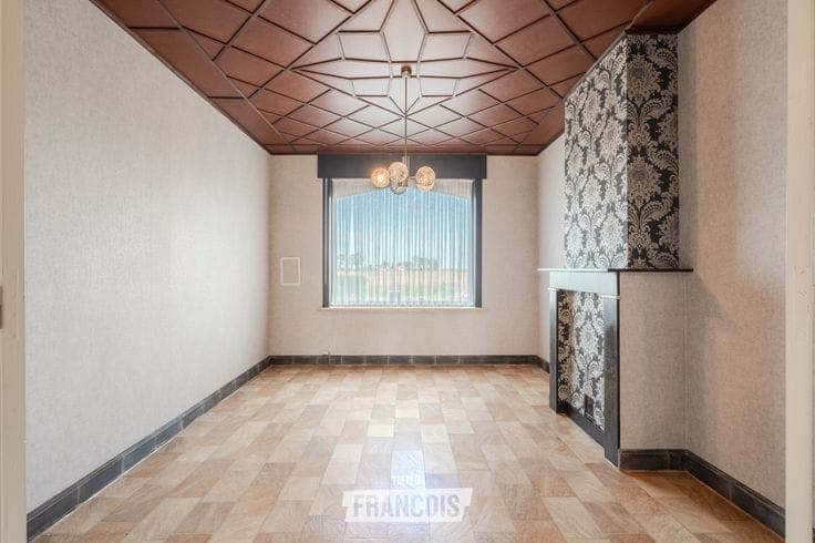 House to renovate for a family, with indoor garage, views o…