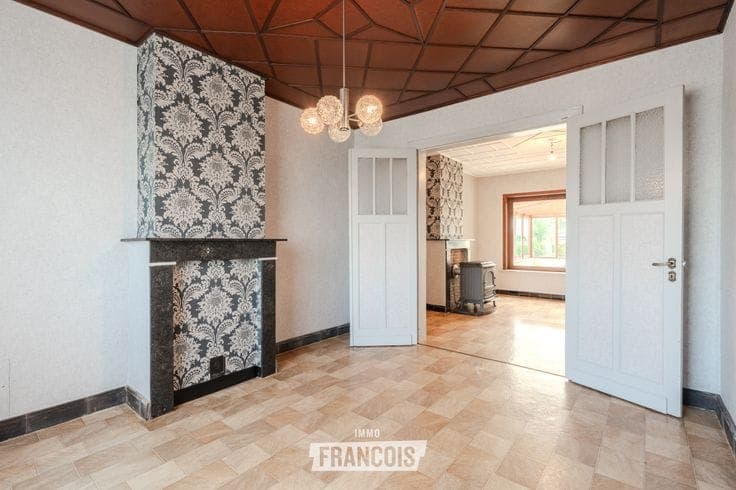 House to renovate for a family, with indoor garage, views o…