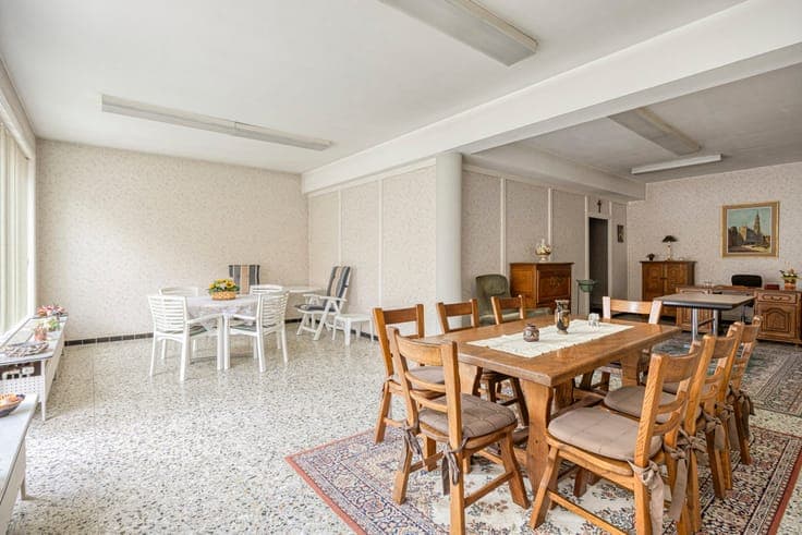 Spacious home offering many possibilities in Eizer