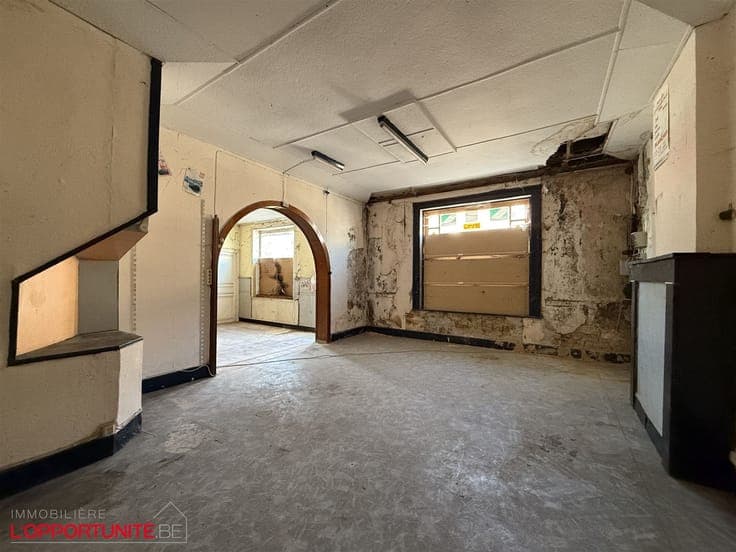 Maison + entrepôt 340m² entièrement à restaurer. Possibilité