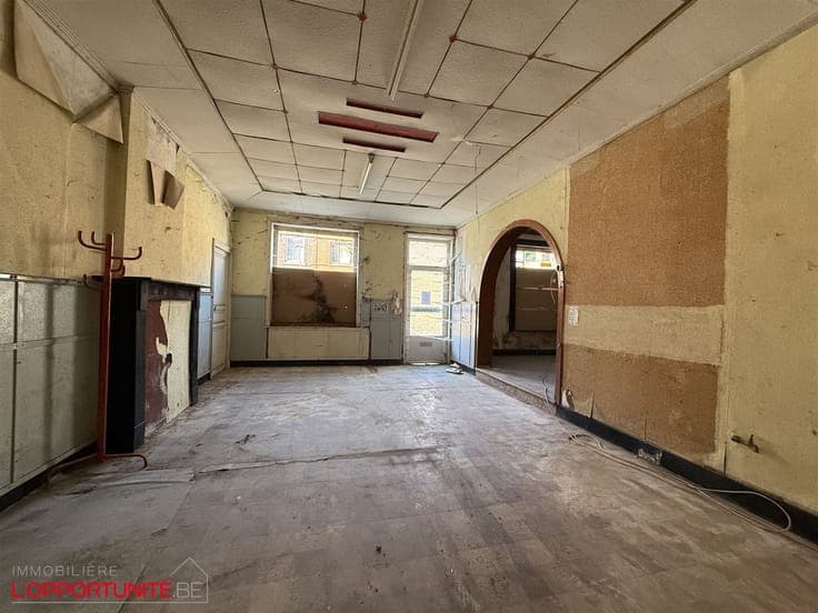 Maison + entrepôt 340m² entièrement à restaurer. Possibilité