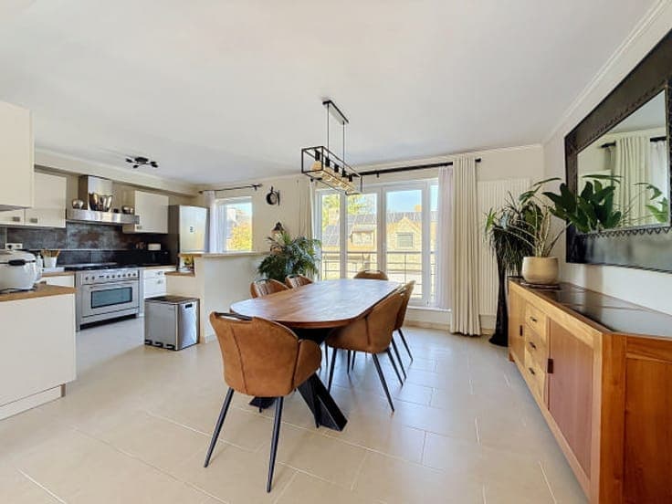 Elegant 210 m² Bel-Etage Home with Garden & Terrace