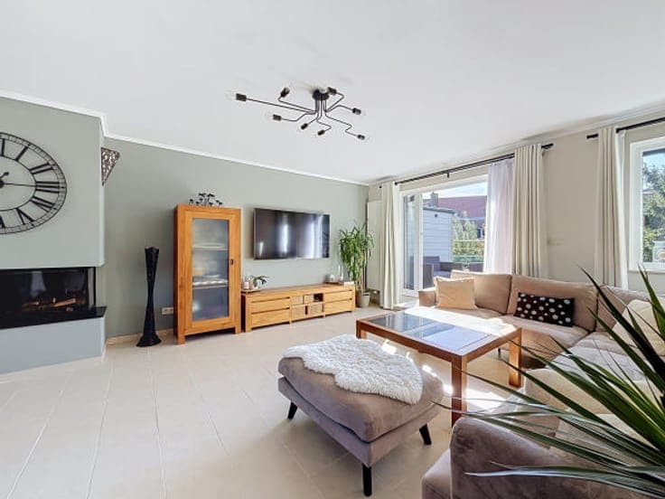 Elegant 210 m² Bel-Etage Home with Garden & Terrace