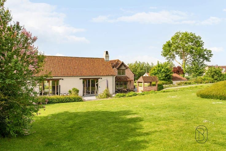 UNIEKE CHARMANT GERENOVEERDE VIERKANTSHOEVE (B&B)