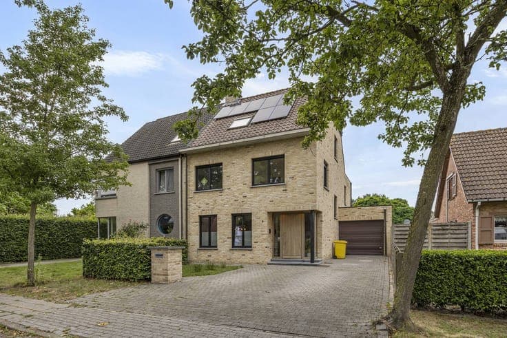 Spacious semi-detached building in the center of Kalmthout f