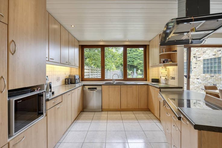 Spacious semi-detached building in the center of Kalmthout f