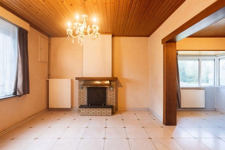 House to be renovated with adjoining land in Schorisse!